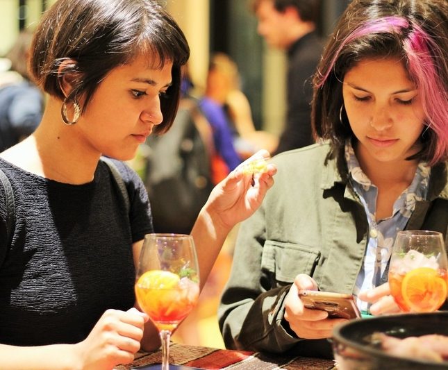 Barmaids and aliados