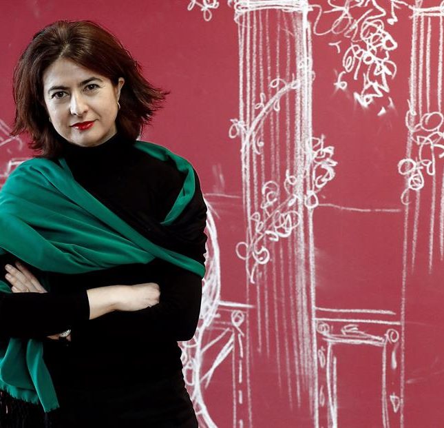 mujer arquitectura Valero