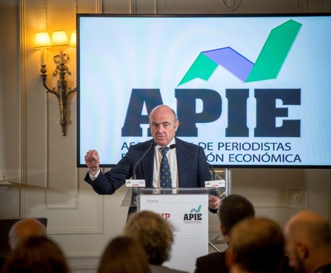 Apie falta mujeres