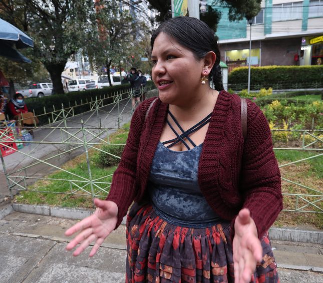 Alwa rapera boliviana