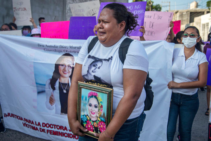 Un libro visibiliza la violencia contra las mujeres en México