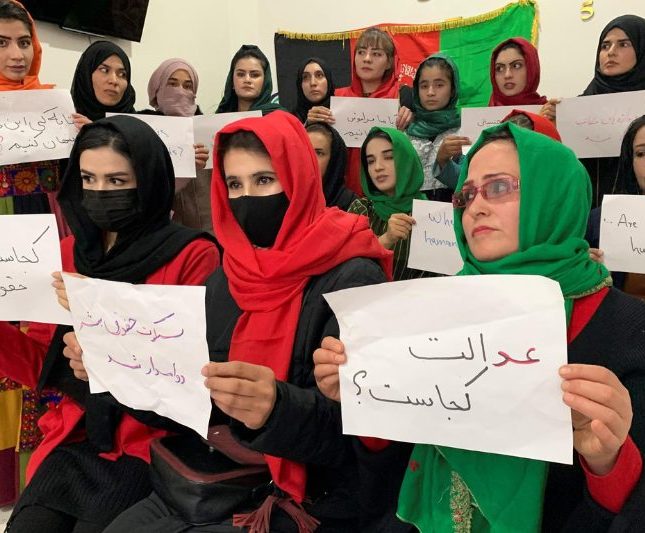 talibanes-mujeres-parque-nacional