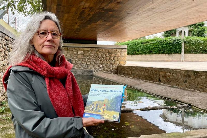 Mujer, agua, memoria