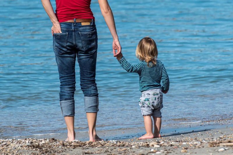 Las Fuerzas Armadas igualan los permisos por nacimiento a las personas trans gestantes