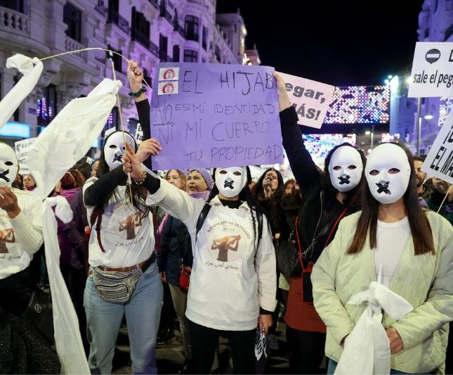 Las mujeres jóvenes que se consideran feministas decae a un 57%