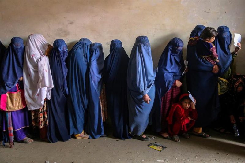 Los talibanes olvidan a las mujeres en el nuevo año escolar