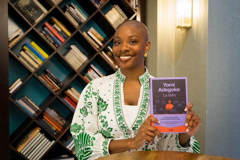 'La Lista', Yomi Adegoke