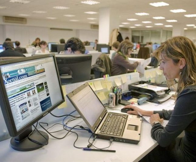 Las mujeres apenas representan el 30 % de las fuentes en los medios de comunicación españoles