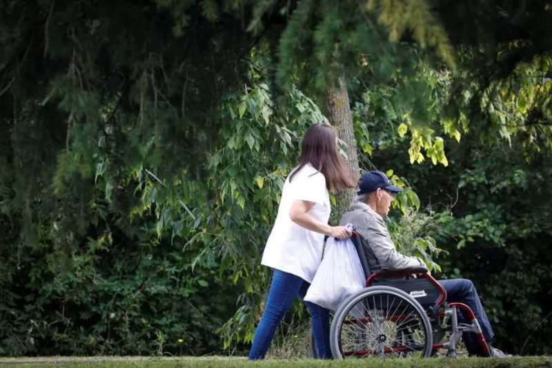 La ONU pide a El Salvador cerrar la gran brecha que tiene en cuidados