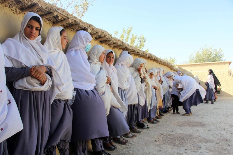 Envenenan a más de 70 mujeres y niñas en una escuela de Afganistán