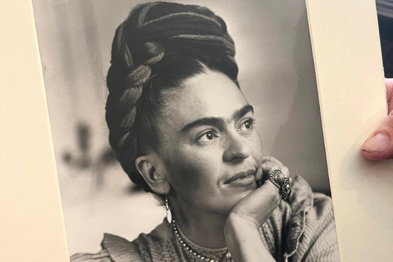 Una galería neoyorkina custodia fotografías desconocidas de Frida Kahlo