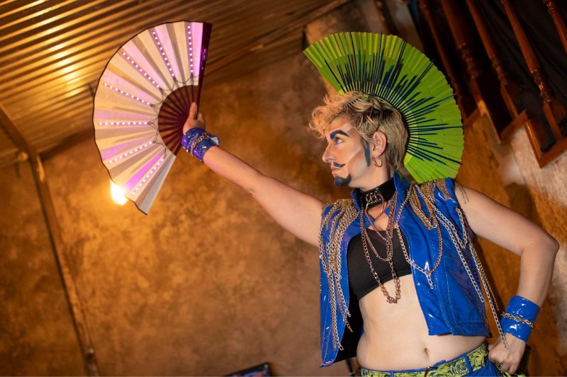 Las 'drag kings' rompen barreras para convertir la expresión masculina en cabaret