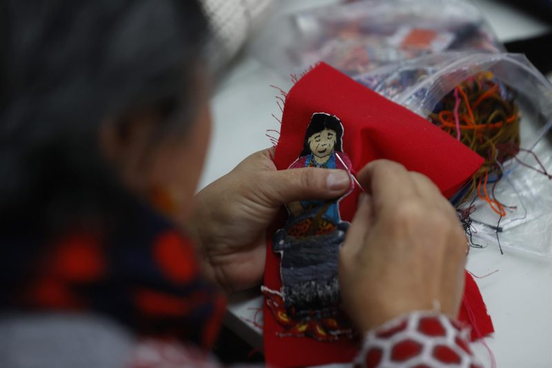 Arpilleras y soporopos: Los tejidos que hilvanan la memoria y el feminismo en Chile