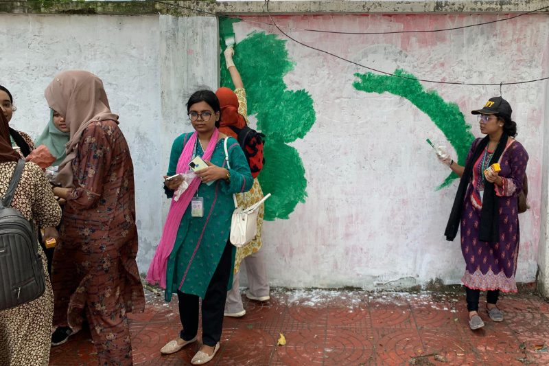 Miles de mujeres hindúes denuncian en Nueva Delhi los ataques a minorías en Bangladés