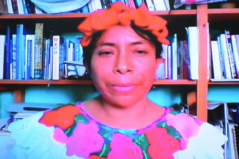 La poeta mexicana tzotzil Ruperta Bautista, Premio de Literatura Indígena de la FIL