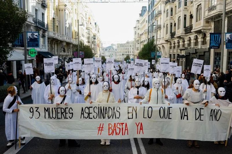 Igualdad acusa a Ayuso de reducir los recursos destinados a las víctimas de violencia machista