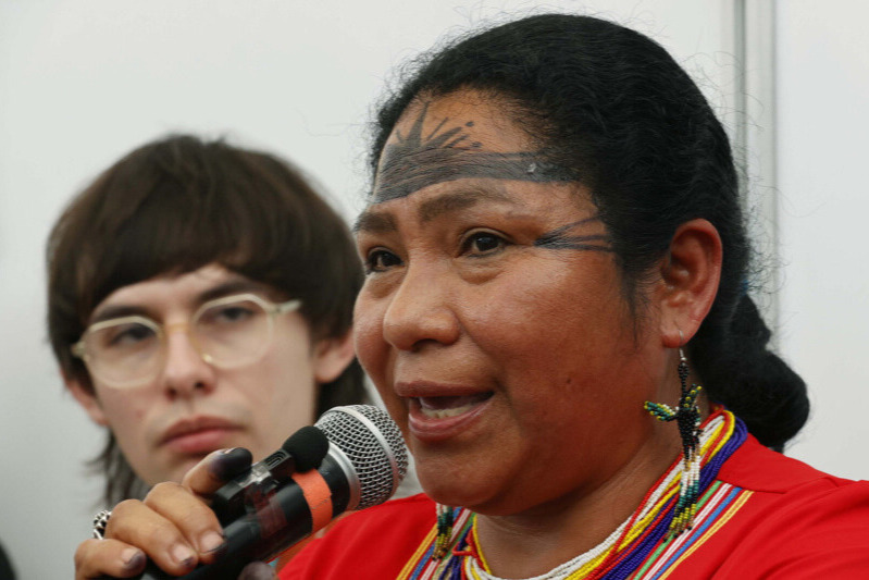 Una mujer indígena toma el micro en el foro COP16 para reivindicar sus aportaciones al medio ambiente