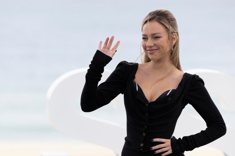 Ester Expósito: "Las mujeres, al igual que los hombres, cambiamos, engordamos o adelgazamos"