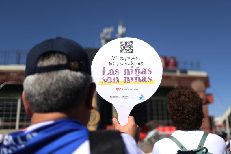 Niña forzada a casarse