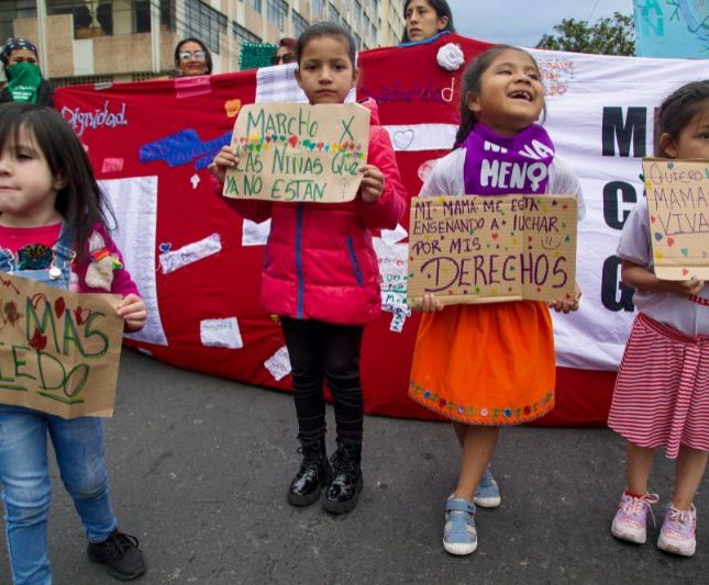 Unicef: Apenas el 51% de los menores huérfanos de feminicidios recibe ayuda estatal en Ecuador