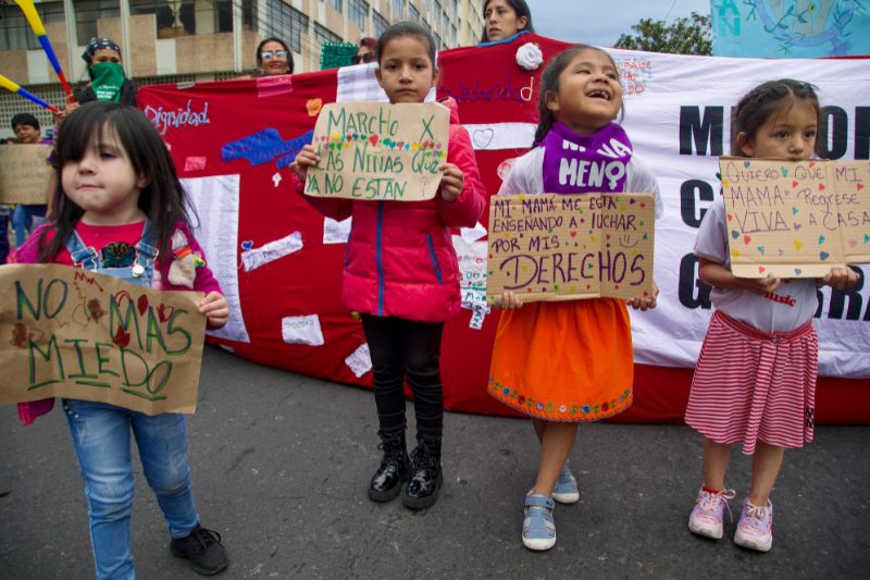 Unicef: Apenas el 51% de los menores huérfanos de feminicidios recibe ayuda estatal en Ecuador