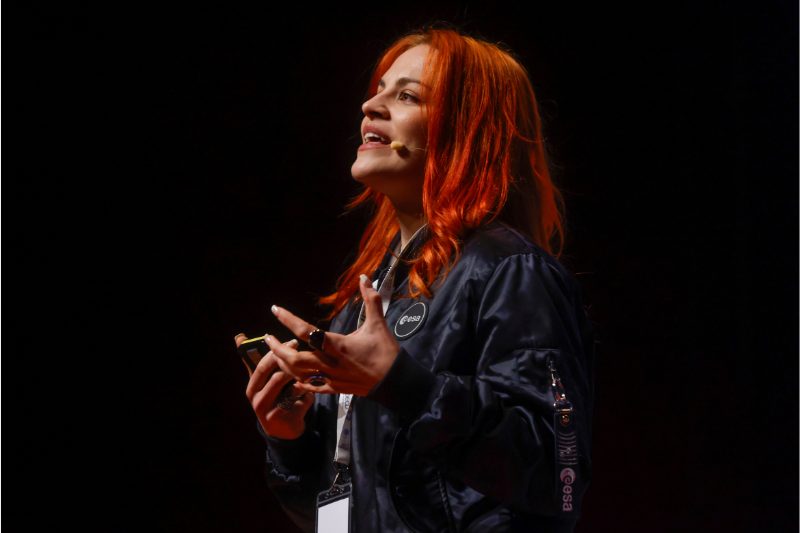 Órbitas libro astronauta leonesa Sara García