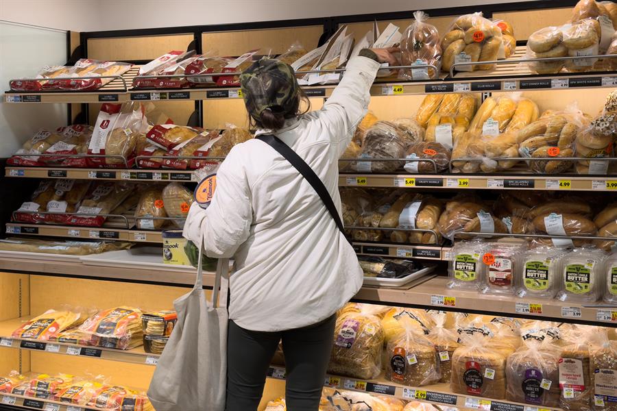 vídeo amasando pan ropa interior