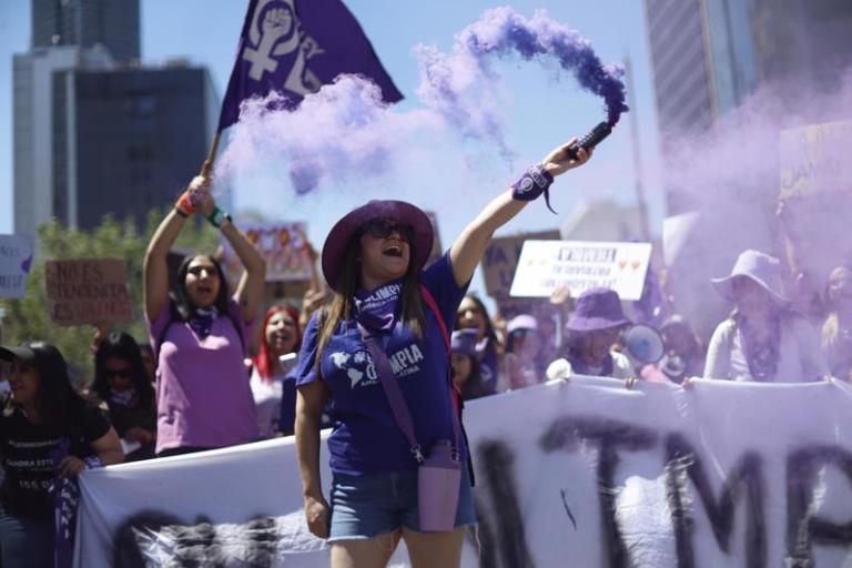 8M | Mujeres claman en Latinoamérica por el fin de la violencia y la ...