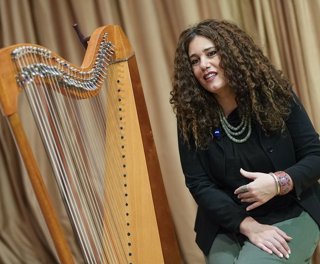 Ana Crismán arpista