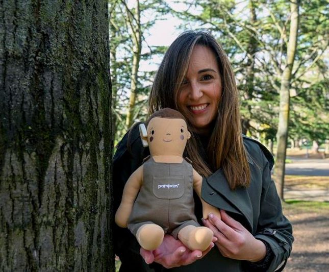 muñecos hermanas infancia inclusiva