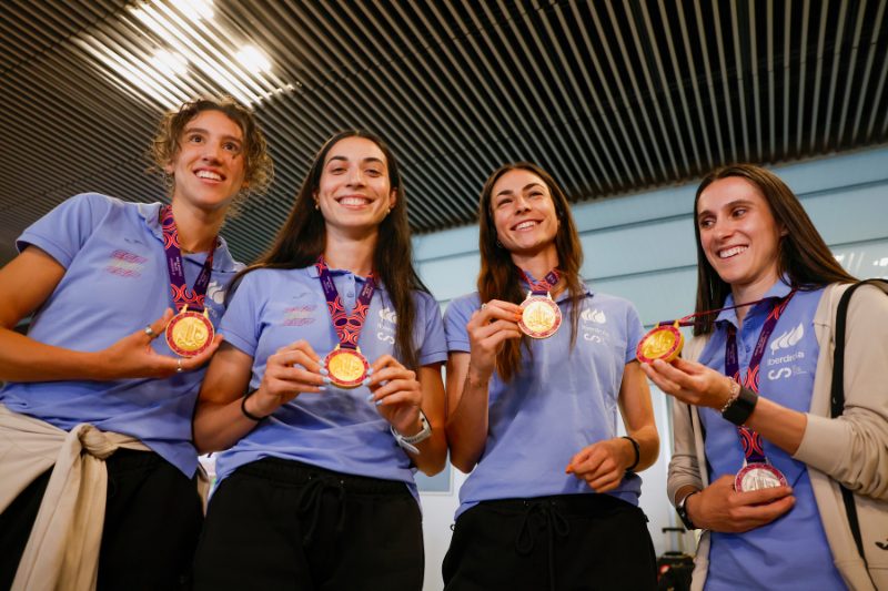 oro plata relevos femeninos