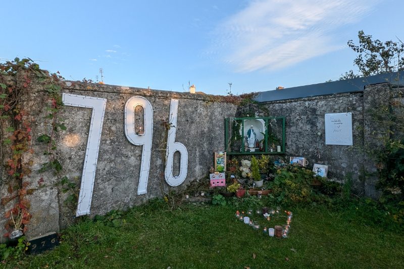 Irlanda excavaciones fosa bebés