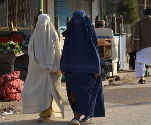 talibanes persecución género