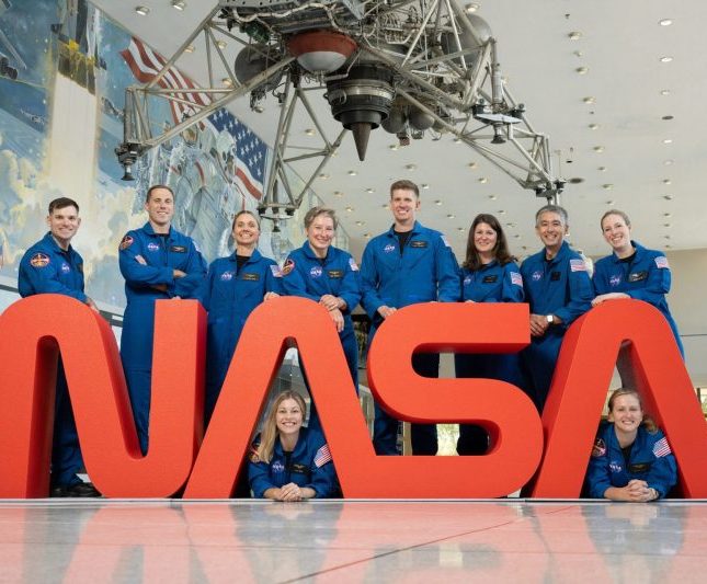 Diez aspirantes- 6 mujeres y cuatro hombres de EE.UU.- a astronautas