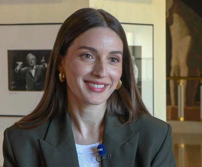 María Valverde dirección