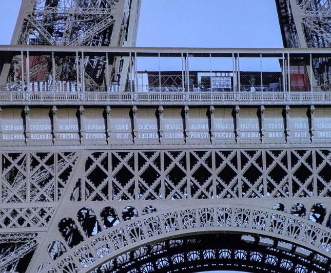 72 científicas en la Torre Eiffel