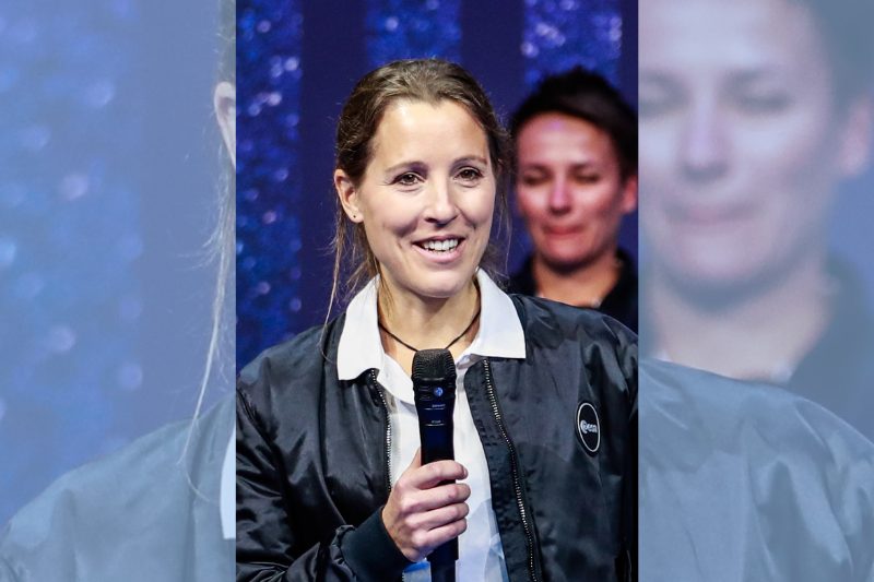 Mujer en la Ciencia Adenot Astronauta