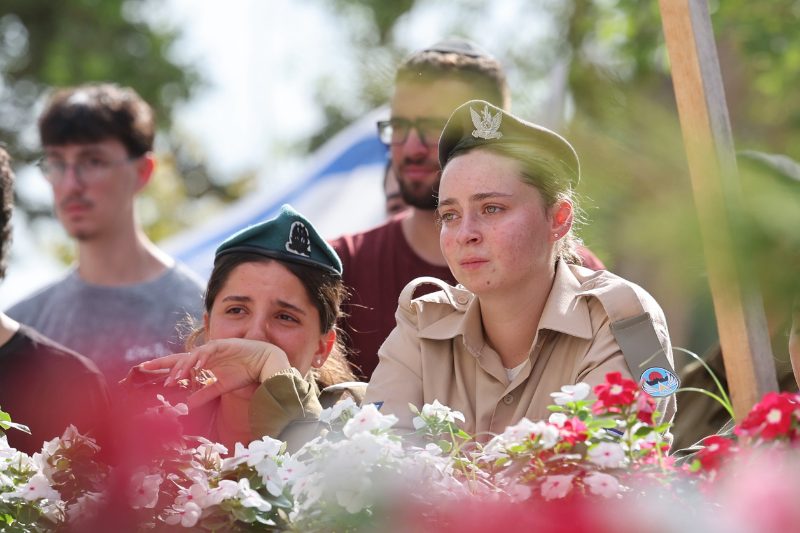 Mujeres soldado propaganda bélica IA