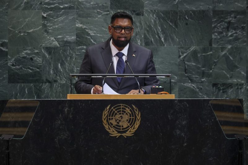 El presidente de Guyana, Irfaan Ali, hablando en la 80ª Asamblea General de las Naciones Unidas en Nueva York