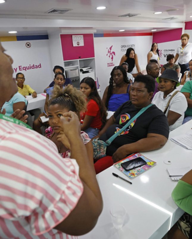 colombia mujeres cuidados sala espera