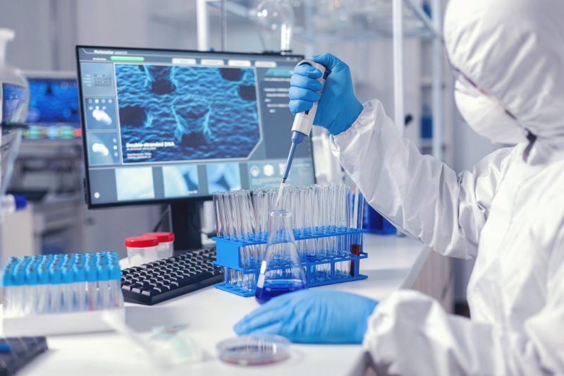 investigación laboratorio ordenador