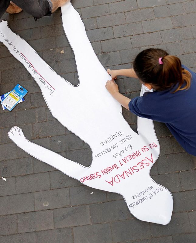 niña protesta mujeres asesinadas y niño canarias 2019