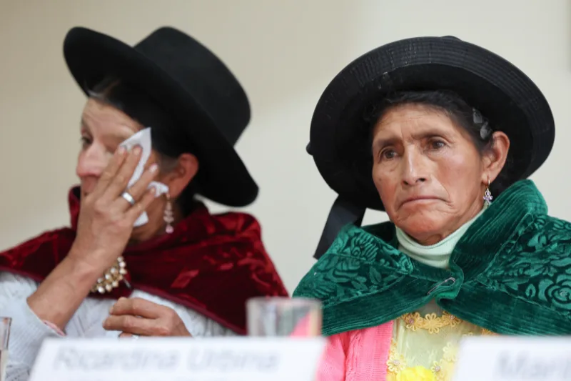 Dionicia Calderón y Ricardina Urbina, dos de las mujeres indígenas victimas de esterilizaciones forzadas en Perú durante el gobierno de Alberto Fujimori, expresan su dolor ante la ley 32107 que archiva el caso y promueve la impunidad.